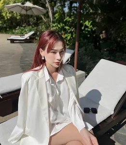 Elegant and Stunning: How This Vietnamese WAG and Bank Professional Redefines Modest Fashion - image 11