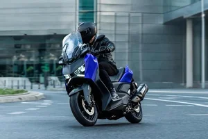 2026 Yamaha XMAX ABS: The Ultimate Maxiscooter Upgrade for Urban Commuters - image 7