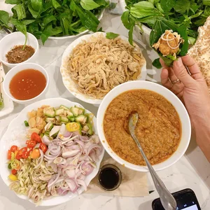 Phuong Oanh Reveals a Secret Local Culinary Specialty in Vietnam - image 0