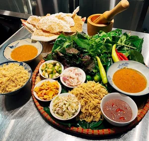 Phuong Oanh Reveals a Secret Local Culinary Specialty in Vietnam - image 2