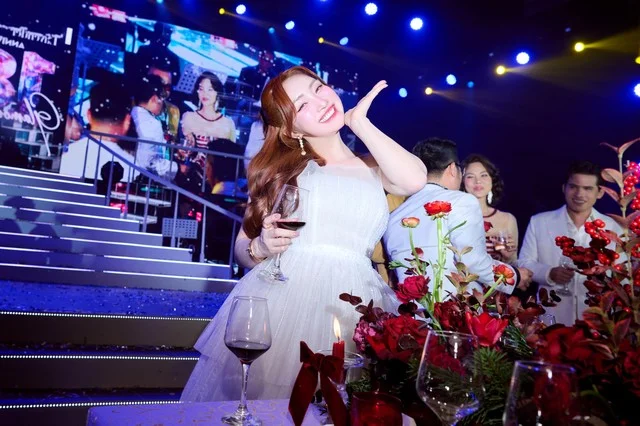 Exploring the Elite Social Circle of Actor Chi Bao and Ly Thuy Chang