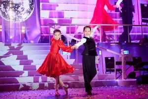 Exploring the Elite Social Circle of Actor Chi Bao and Ly Thuy Chang - image 1