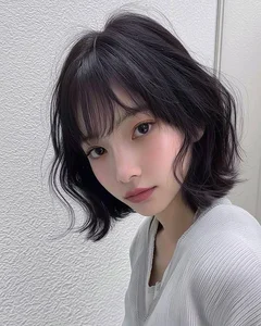 Chic and Versatile: The Best Short Hairstyles Trending in 2026 - image 15