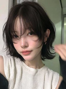 Chic and Versatile: The Best Short Hairstyles Trending in 2026 - image 8