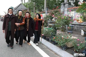 Vibrant Spring Flower Festival Debuts in Northern Vietnam - image 2