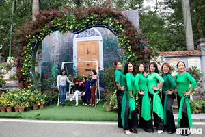 Vibrant Spring Flower Festival Debuts in Northern Vietnam - image 0