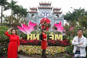 Vibrant Spring Flower Festival Debuts in Northern Vietnam - image 6
