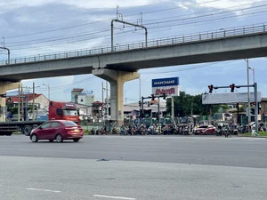Ho Chi Minh City Gateways: Traffic Flow at the Holiday's End - image 0