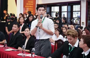 Anh Trai Say Hi Cast Visits Nhan Dan Newspaper Before Concert - image 7