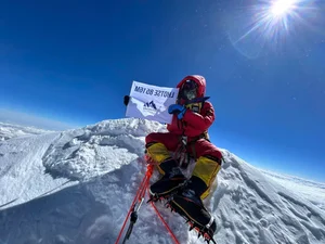 Vietnamese Adventurer Spends 2 Billion VND to Conquer the World's Highest Peaks - image 5