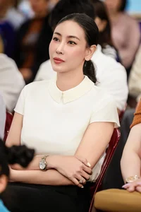 Actor Chi Bao and Family Shine at Star-Studded Celebrity Event - image 2