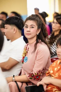Actor Chi Bao and Family Shine at Star-Studded Celebrity Event - image 3