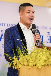 Actor Chi Bao and Family Shine at Star-Studded Celebrity Event - image 6