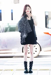 Han So Hee's Airport Style: Turning the Terminal into a High-Fashion Catwalk - image 8