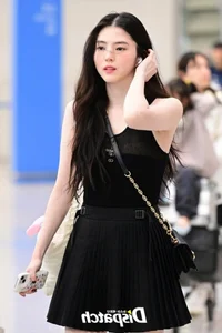 Han So Hee's Airport Style: Turning the Terminal into a High-Fashion Catwalk - image 9