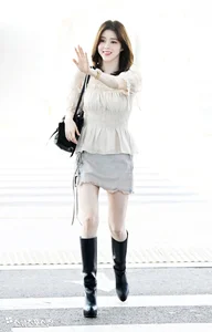 Han So Hee's Airport Style: Turning the Terminal into a High-Fashion Catwalk - image 2