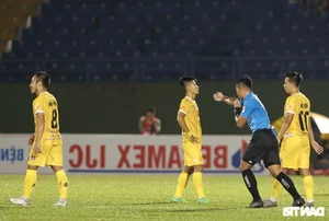 VAR Technology Debuts in Southern Vietnam Football Stadiums - image 4
