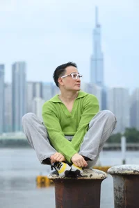Vietnamese Star News July 11: Real-Life Beauty and Social Media Challenges - image 14