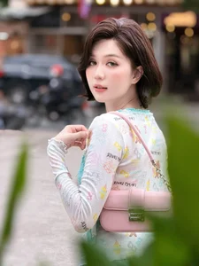 Vietnamese Star News July 11: Real-Life Beauty and Social Media Challenges - image 17