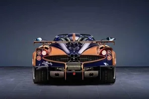 One-of-a-Kind Pagani Huayra Roadster with Manual Transmission Unveiled - image 8