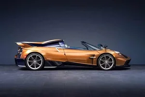 One-of-a-Kind Pagani Huayra Roadster with Manual Transmission Unveiled - image 3