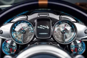 One-of-a-Kind Pagani Huayra Roadster with Manual Transmission Unveiled - image 12