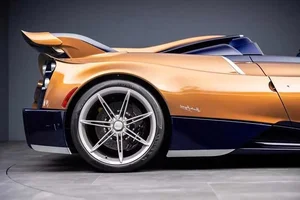 One-of-a-Kind Pagani Huayra Roadster with Manual Transmission Unveiled - image 4