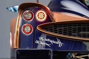 One-of-a-Kind Pagani Huayra Roadster with Manual Transmission Unveiled - image 11