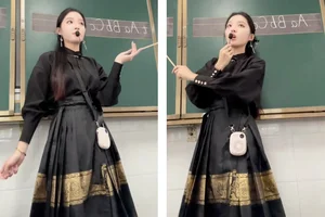 Beautiful Teacher Amazes with Stunning Classroom and Modern Street Style - image 4