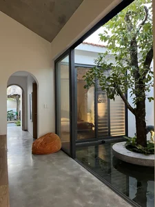 Serene Hoi An Single-Story Retreat: Vinh Home Featuring Red Tile Roofs and Lush Organic Gardens - image 9