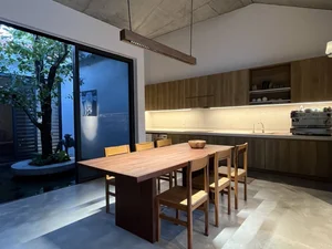 Serene Hoi An Single-Story Retreat: Vinh Home Featuring Red Tile Roofs and Lush Organic Gardens - image 13