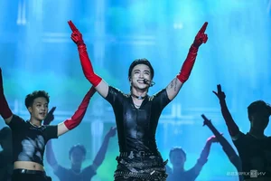 Soobin Blends Modern Pop with Traditional Hat Xam in Spectacular Concert - image 2