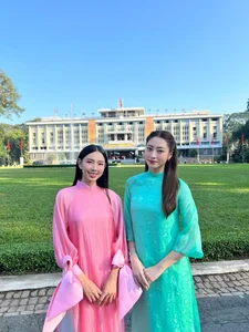 Vietnamese Celebrities Sparkle: Lam Khanh Chi's Bold Fashion and Quynh Nga's Mount Fuji Trip - image 0