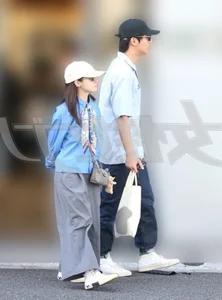 Rumored 'Broken Up' K-Drama Couple Spotted on Secret Date in Seoul - image 2