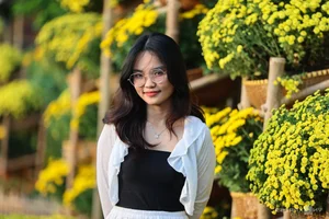 Phu My Hung Spring Flower Street Welcomes Crowds in Saigon - image 8