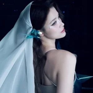Analyzing Dong Nhi's Recent Media Challenges and MV Reception - image 3