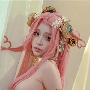 Vietnamese Cosplayer Goes Viral with Stunning Transformation Video - image 7