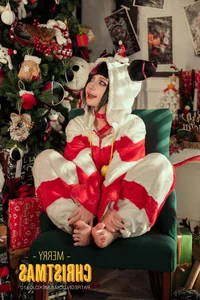 Vietnamese Cosplayer Goes Viral with Stunning Transformation Video - image 5