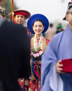 IELTS Hot Girl Mesmerizes in Traditional Vietnamese Attire with Ethereal Muse Vibes - image 9