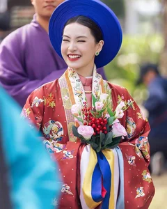 IELTS Hot Girl Mesmerizes in Traditional Vietnamese Attire with Ethereal Muse Vibes - image 8
