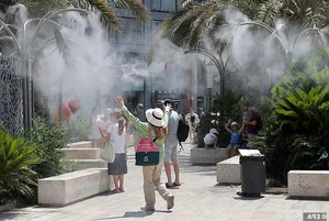 Daily Life in Europe Amidst Record-Breaking Heatwaves - image 0