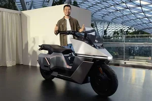 OMO X Self-Balancing Smart Electric Motorcycle Officially Hits the Market - image 7