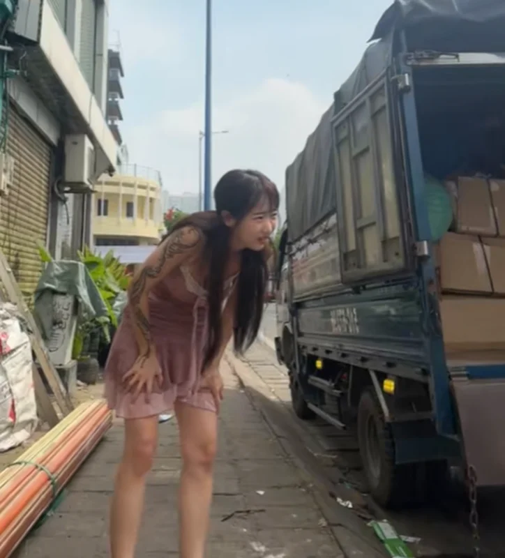 Korean Influencer Experiences Life as a Cyclo Driver in Vietnam