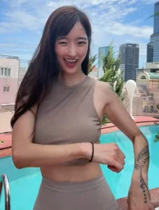 Korean Influencer Experiences Life as a Cyclo Driver in Vietnam - image 5