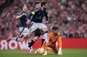 Harry Maguire's Stunning Assist and Brilliant Wing Play in Europa League Clash - image 5