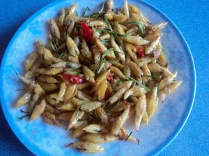 Cassia Worm Pupae: The Bizarre Central Highlands Delicacy to Try - image 3