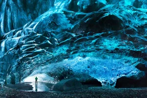 Exploring the Most Surreal and Beautiful Ice Caves on Earth - image 8