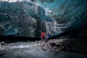 Exploring the Most Surreal and Beautiful Ice Caves on Earth - image 2