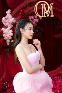 Vietnamese Celebrity News: Midu's Anniversary and Diep Lam Anh's Family - image 26