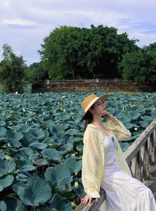Vietnamese Celebrity News: Midu's Anniversary and Diep Lam Anh's Family - image 34